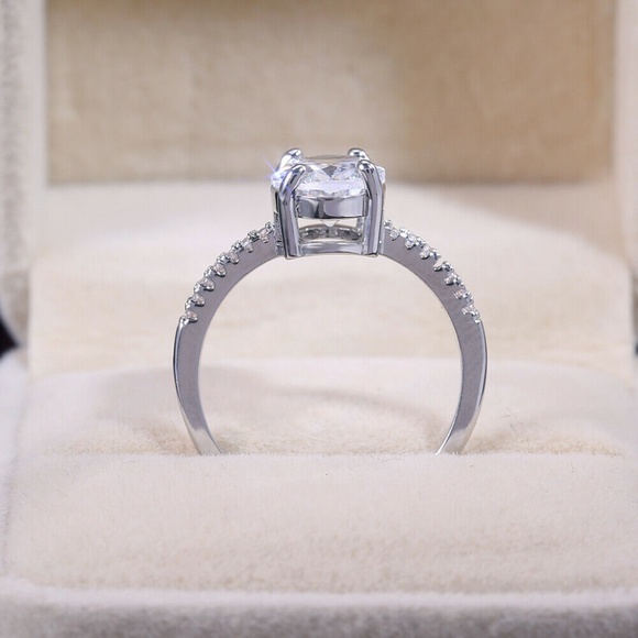 Beautiful 925 Silver Filled White Sapphire Ring - Picture 3 of 4